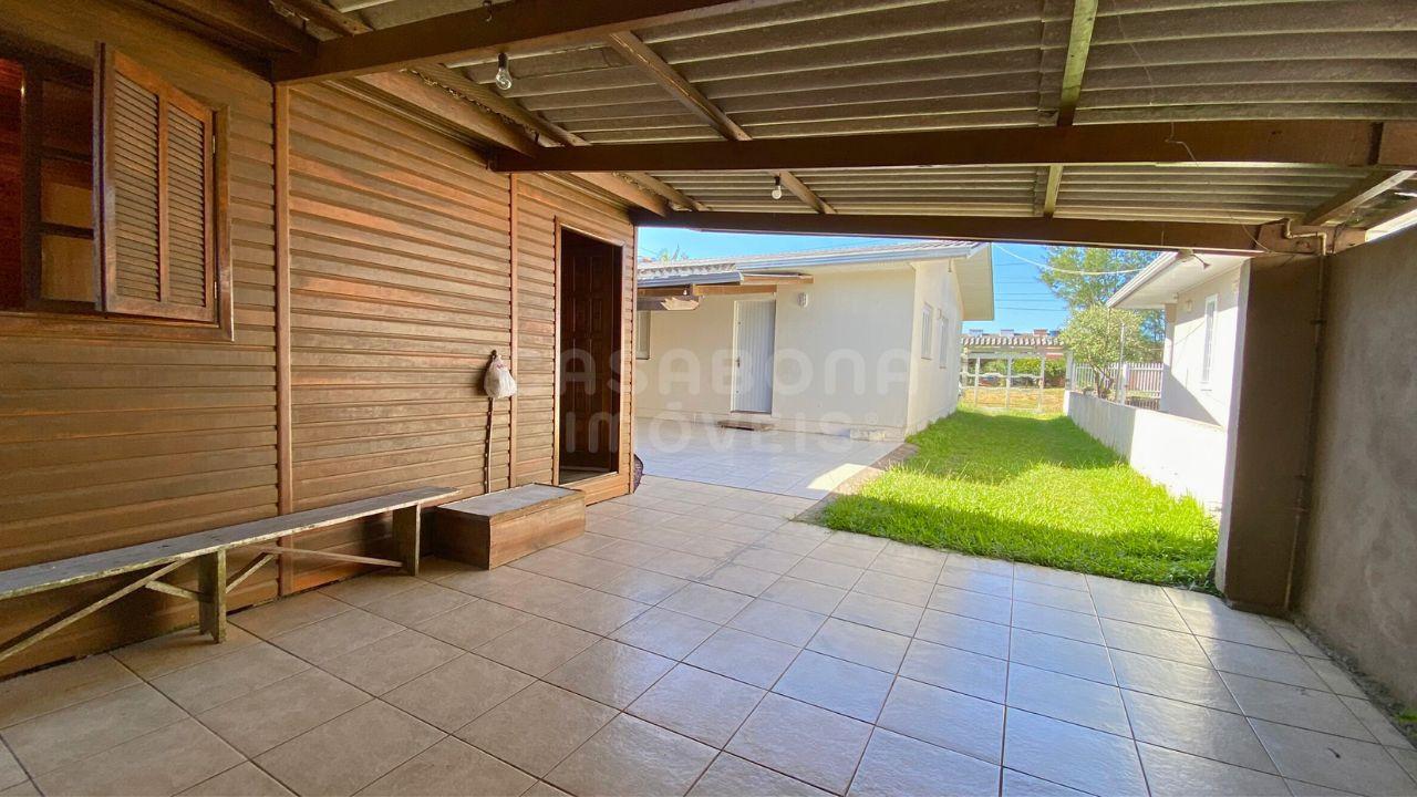 Casa Aconchegante em Meio Terreno Compartilhado na Marambaia