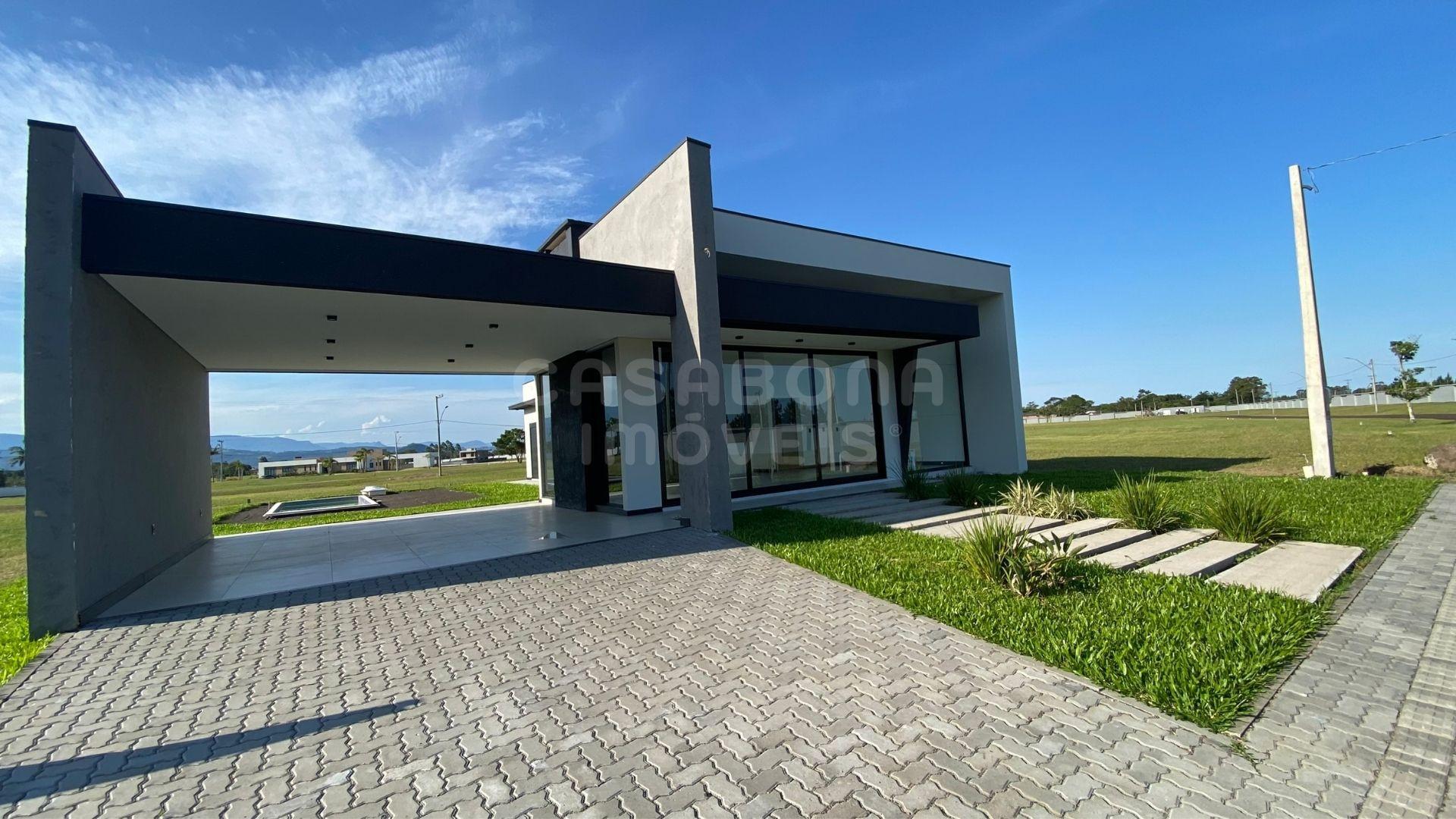 Casa nova de alto padrão em condomínio fechado com estrutura completa!