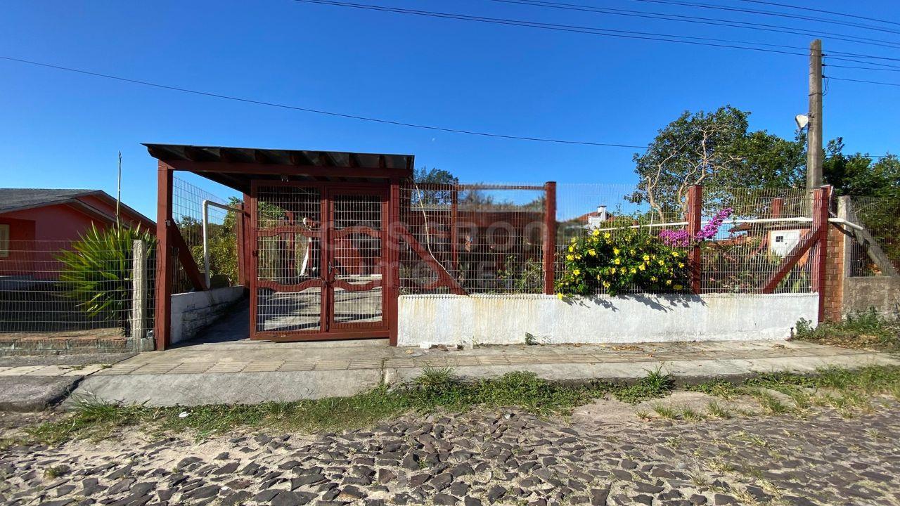 Residência Encantadora em Tijolo à Vista: Amplo Pátio e Proximidade do Mar