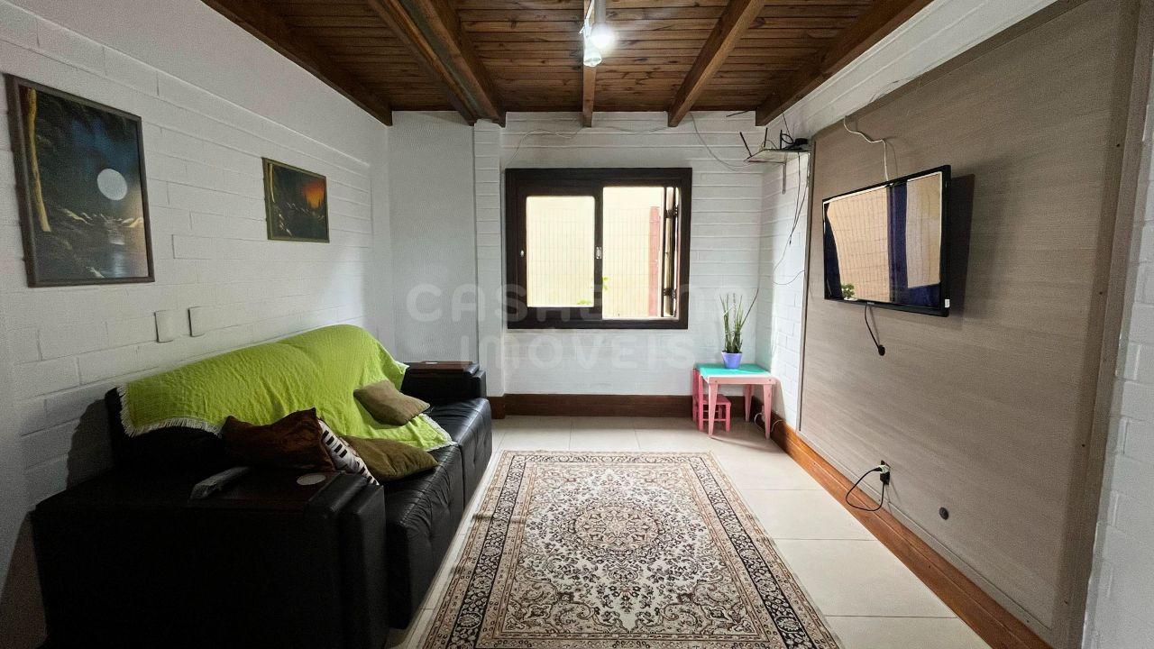 Casa de Esquina Mobiliada no Centro de Arroio do Sal – A 490m da Praia