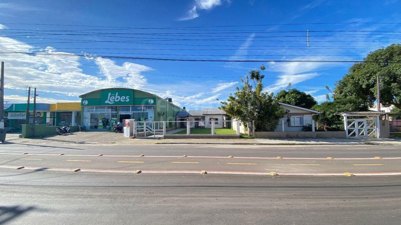 Oportunidade Comercial: Casa Simples em Localização Privilegiada em Arroio do Sal