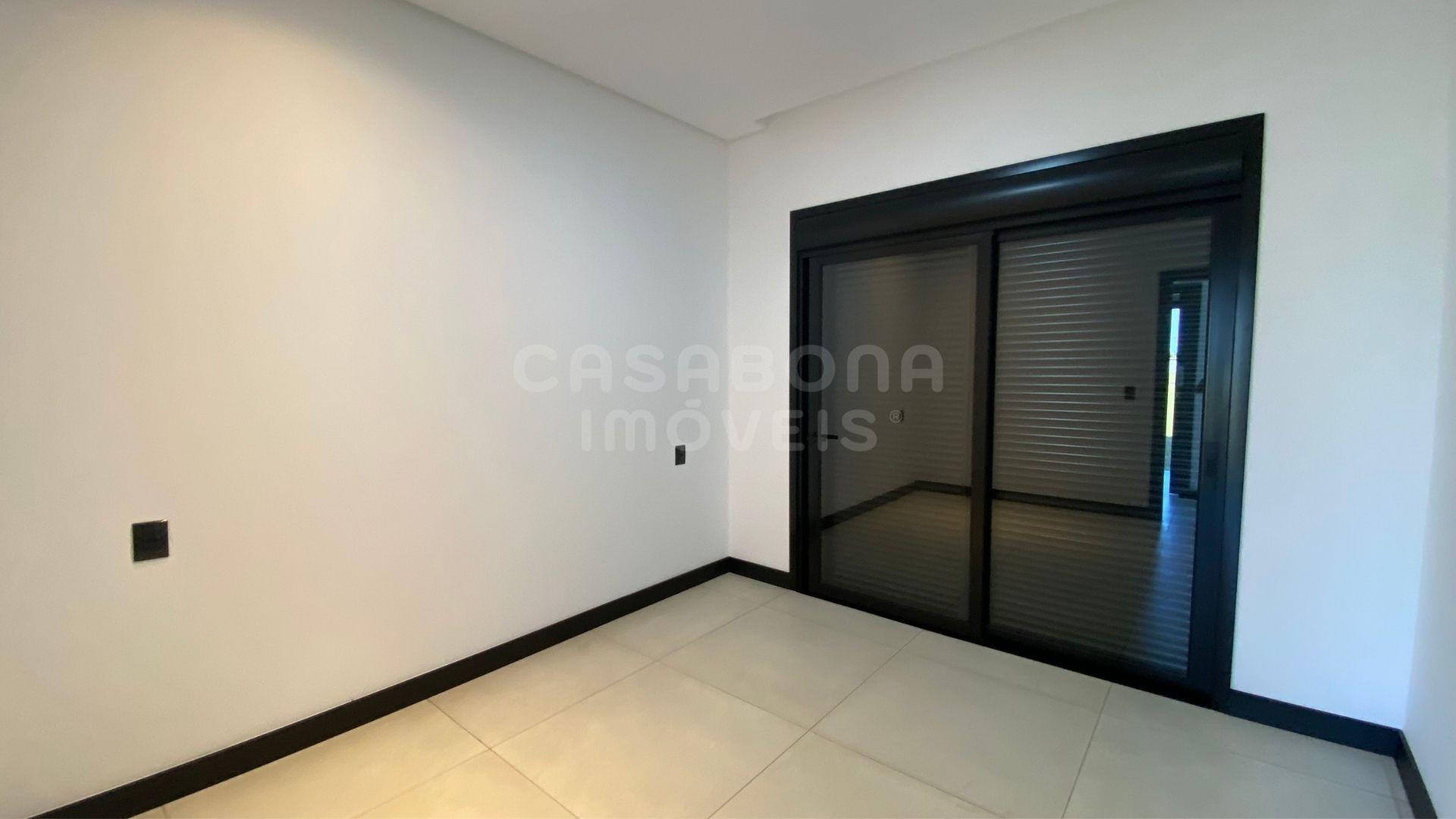 Casa nova de alto padrão em condomínio fechado com estrutura completa!