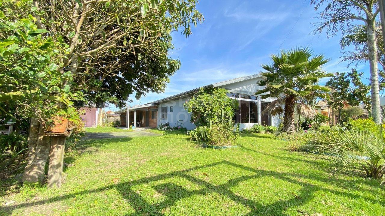 Casa em Arroio do Sal, São Jorge: Conforto e Proximidade com a Natureza