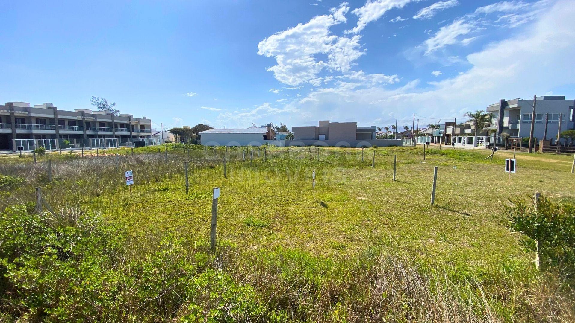 Terreno de Esquina 10 x 28,30 no Balneário Figueirinha – Posição Solar Leste e Excelente Potencial de Construção