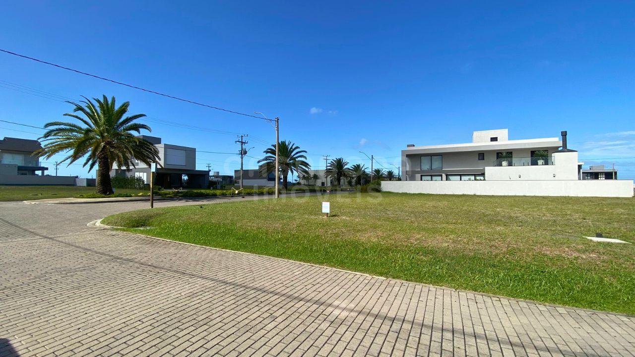 Lote de Esquina à Venda no Condomínio Arenas Curumim – Capão da Canoa