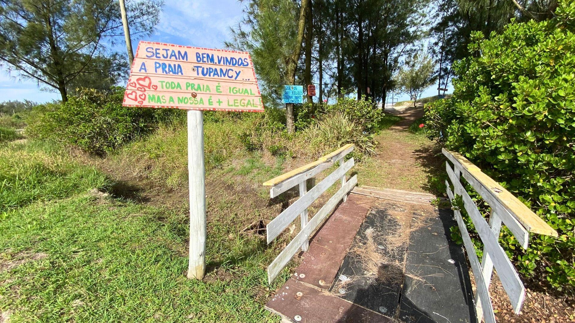 Terreno no Parque Tupancy –  Apenas 50 Metros do Mar!