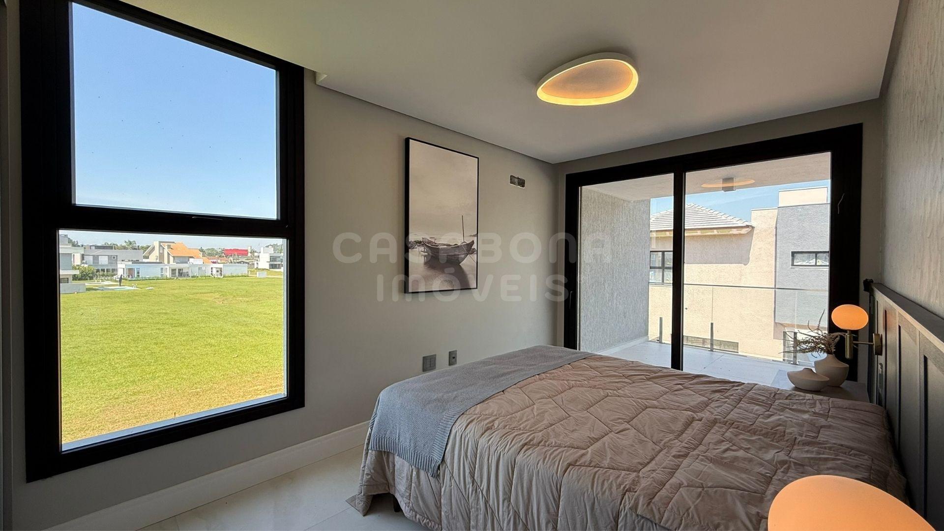 Sobrado Luxuoso em Condomínio Fechado - Torres