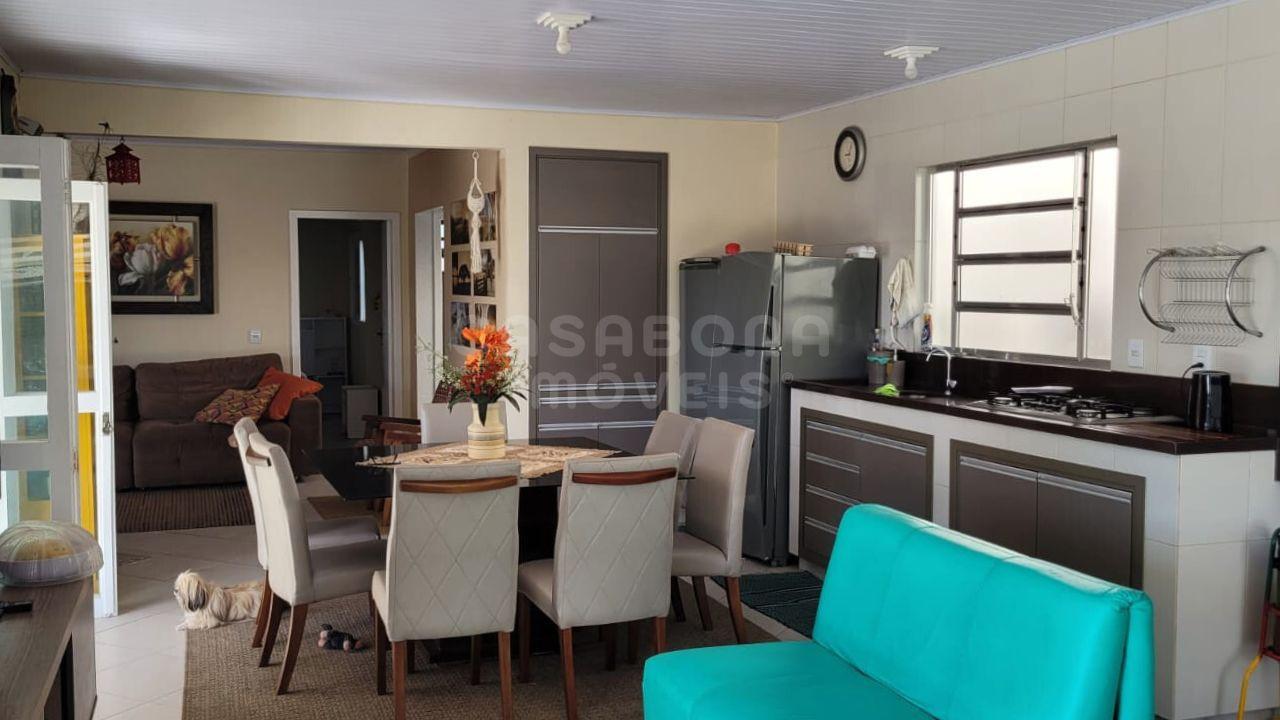 Aconchegante Casa de Esquina em Terra de Areia