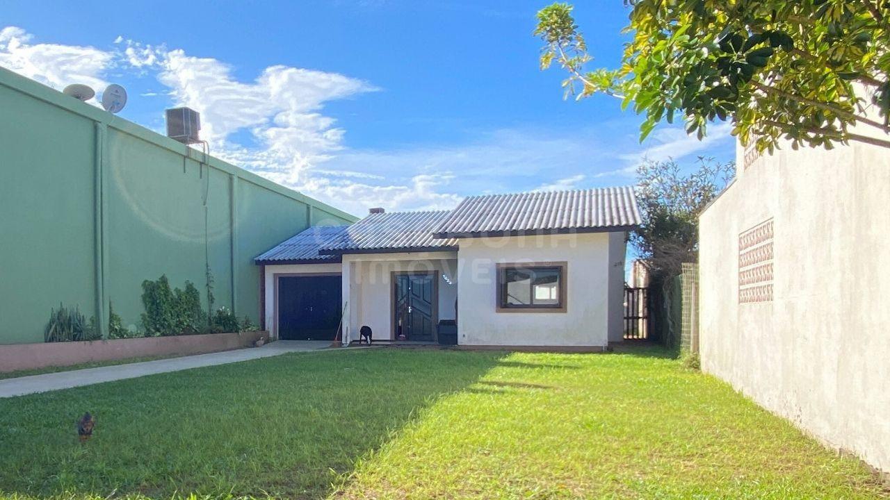 Oportunidade Comercial: Casa Simples em Localização Privilegiada em Arroio do Sal