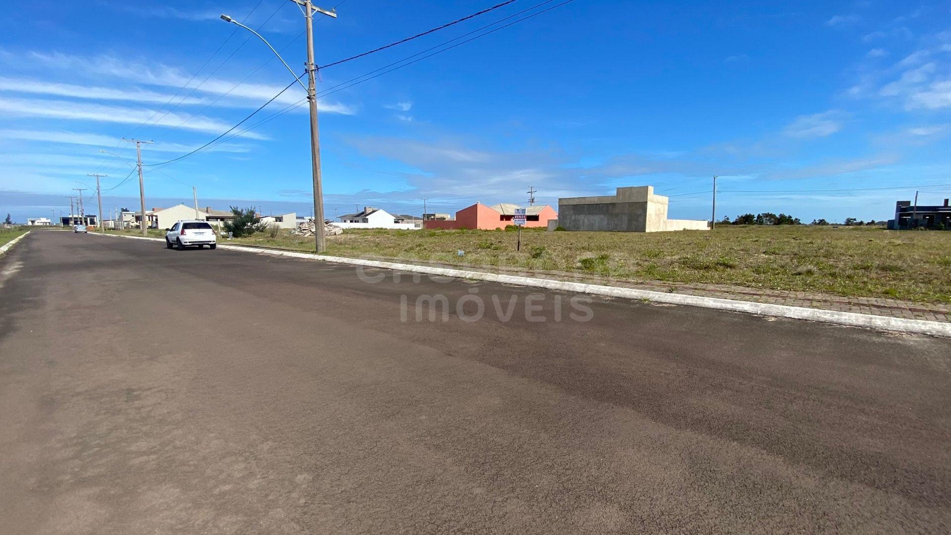 Terreno amplo em localização privilegiada no Esmeralda