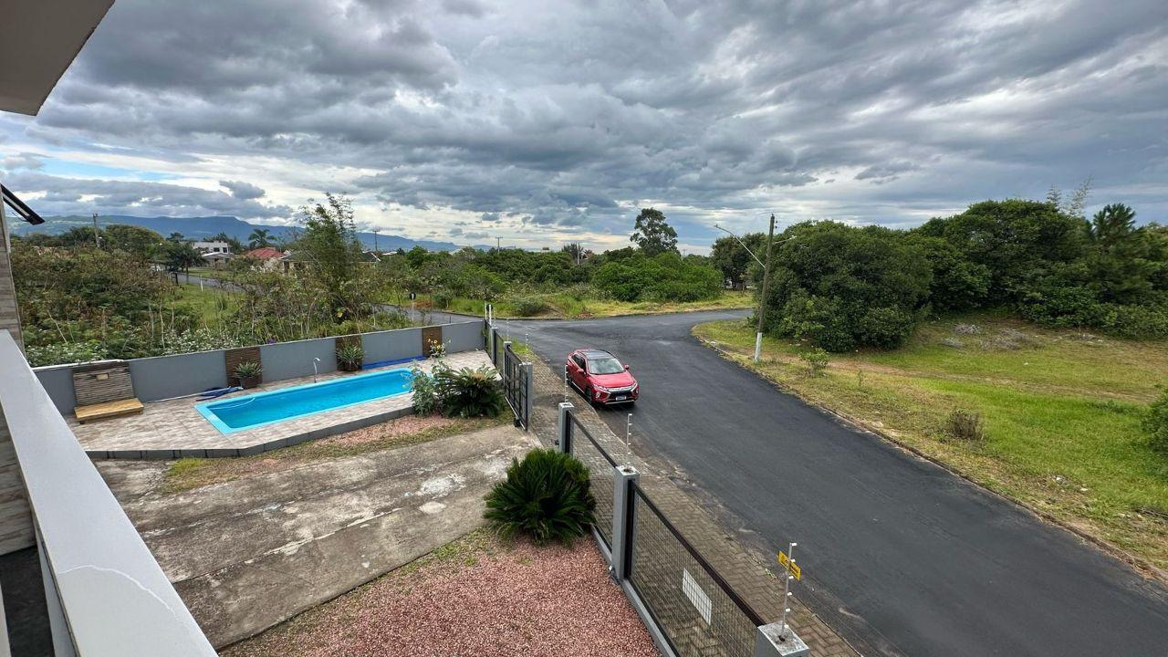 Espaçosa Casa de Esquina em Arroio do Sal - 800m do Mar