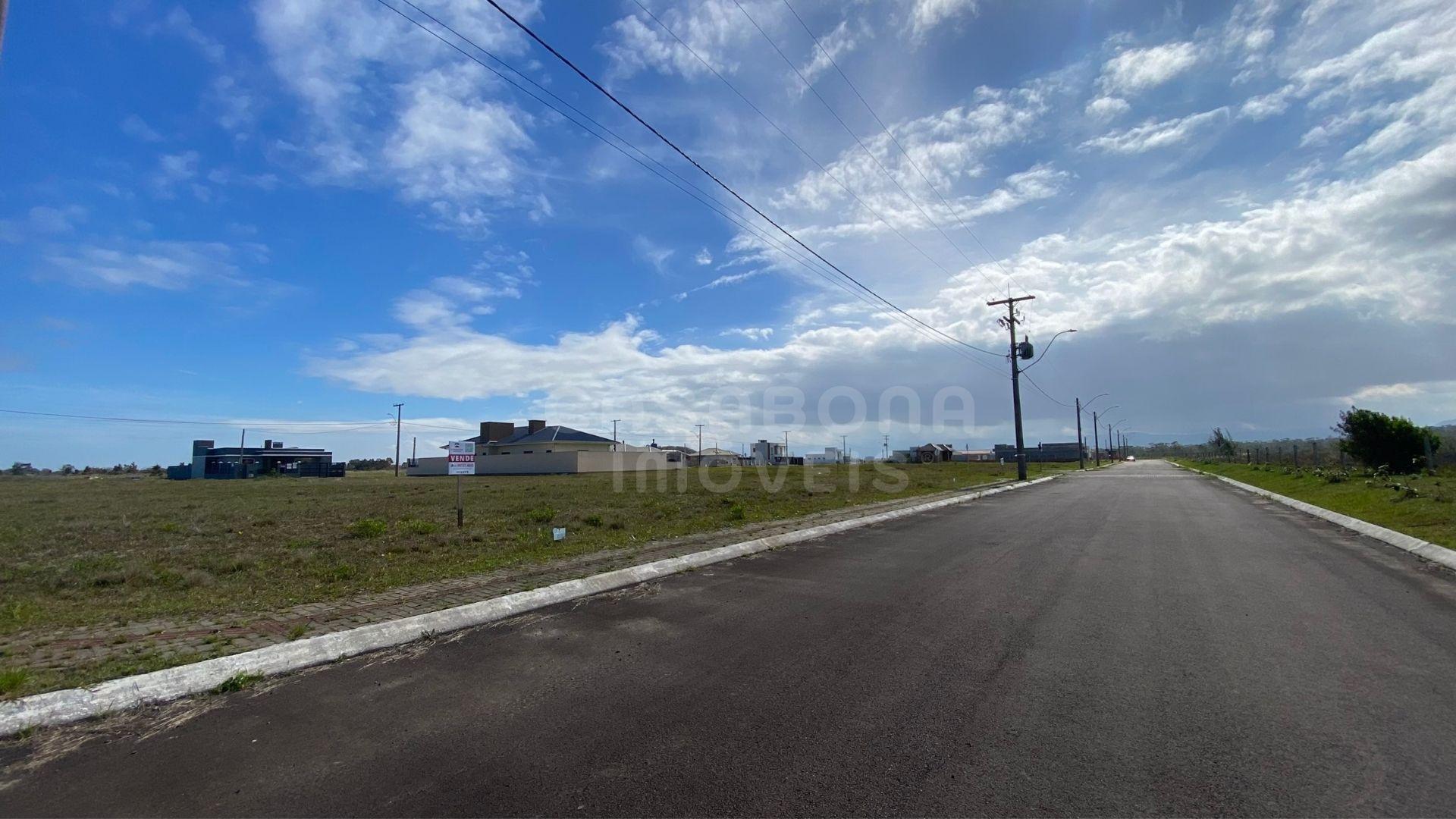 Terreno amplo em localização privilegiada no Esmeralda