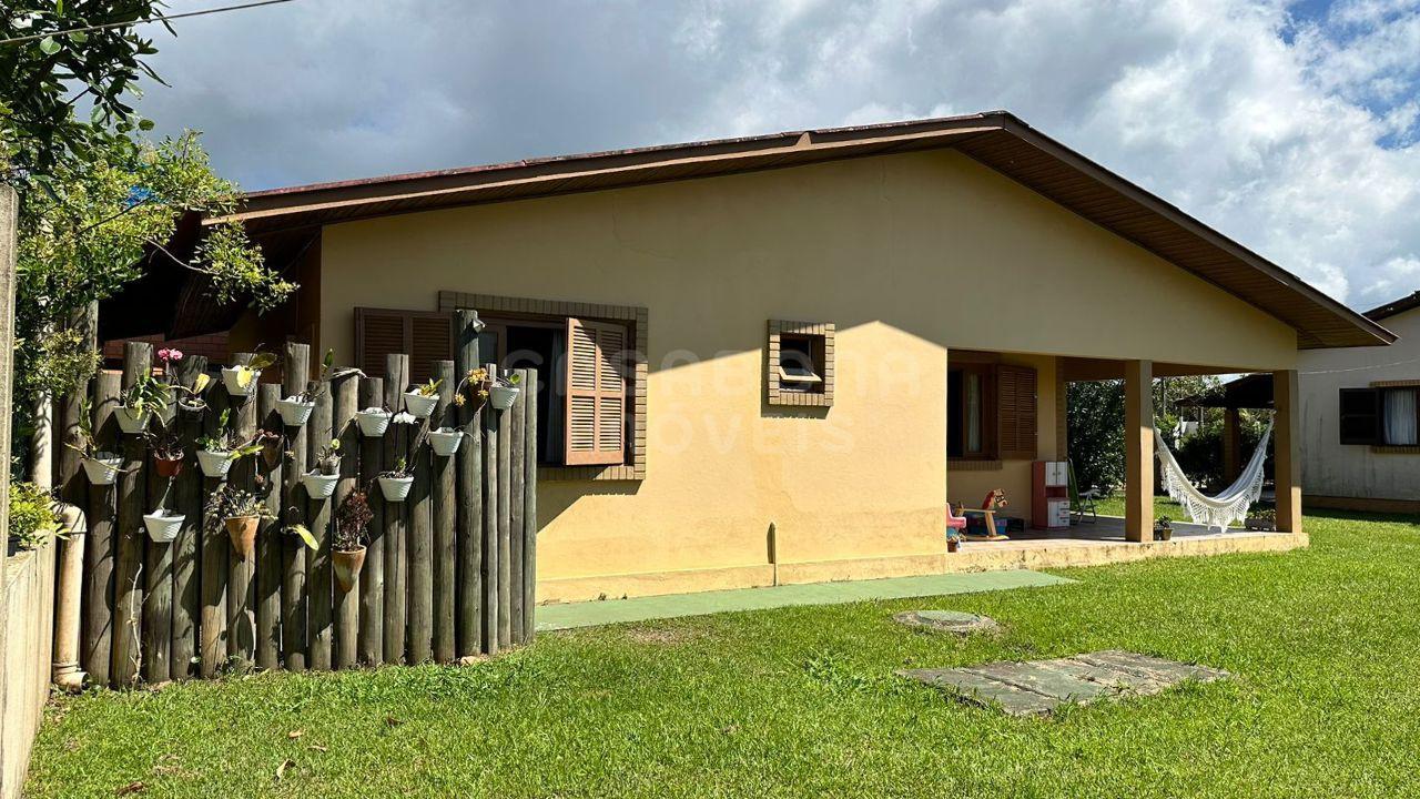Ótima Oportunidade em Arroio do Sal: Duas Casas em Terreno Amplo
