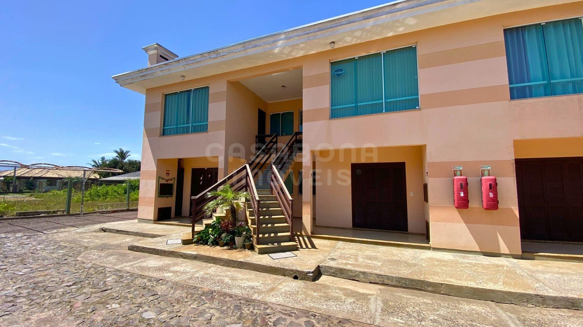 Apartamento semimobiliado com churrasqueira em Arroio do Sal Sul