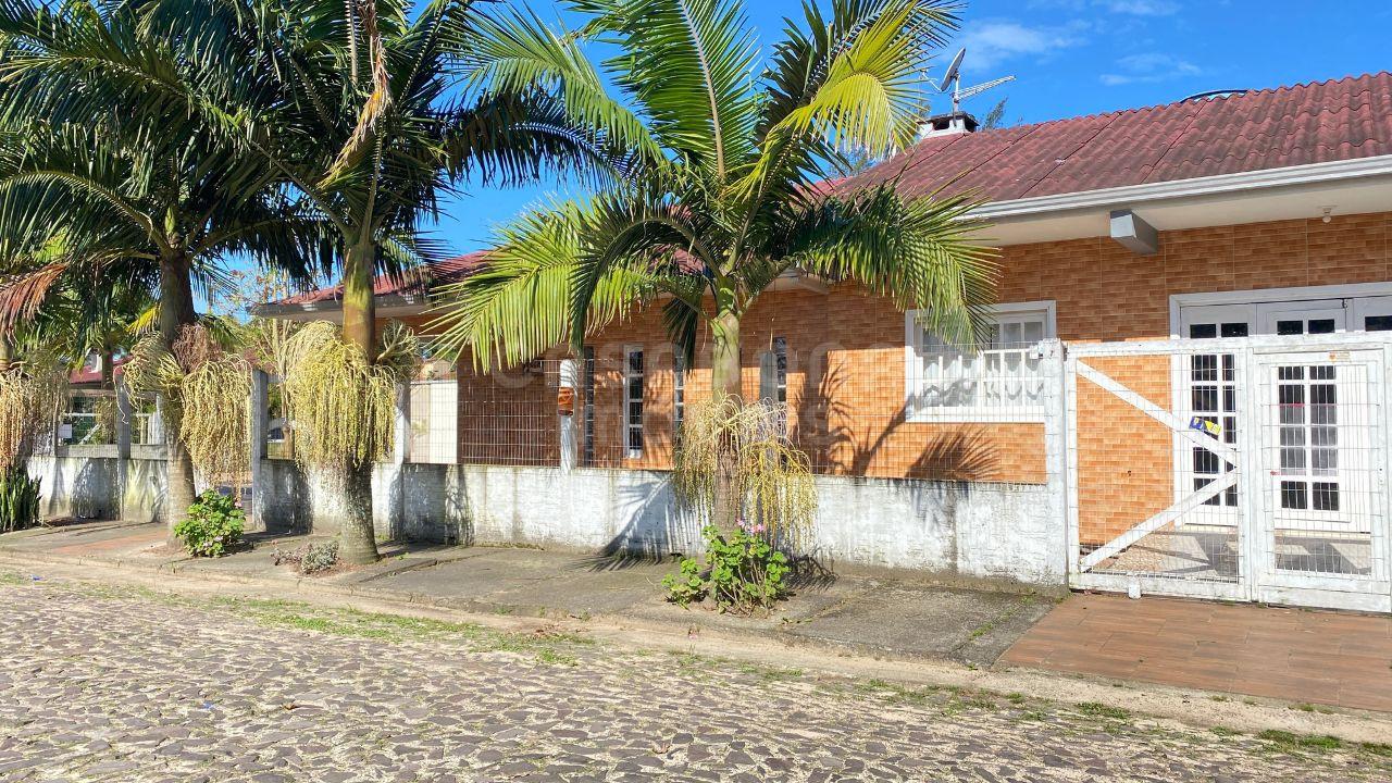 Espaçosa Casa em Arroio do Sal - Bairro Figueirinha