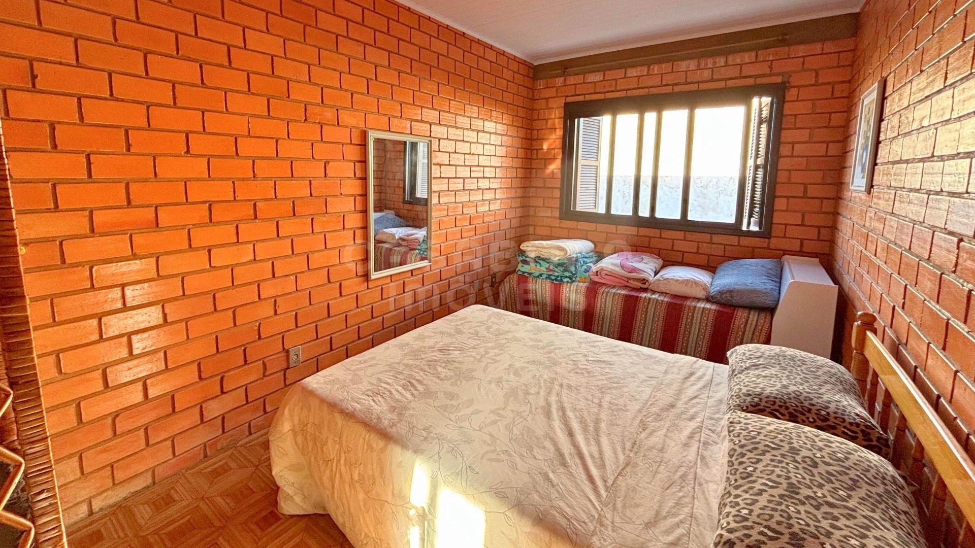 Sobrado mobiliado a poucos passos do mar no Centro de Arroio do Sal