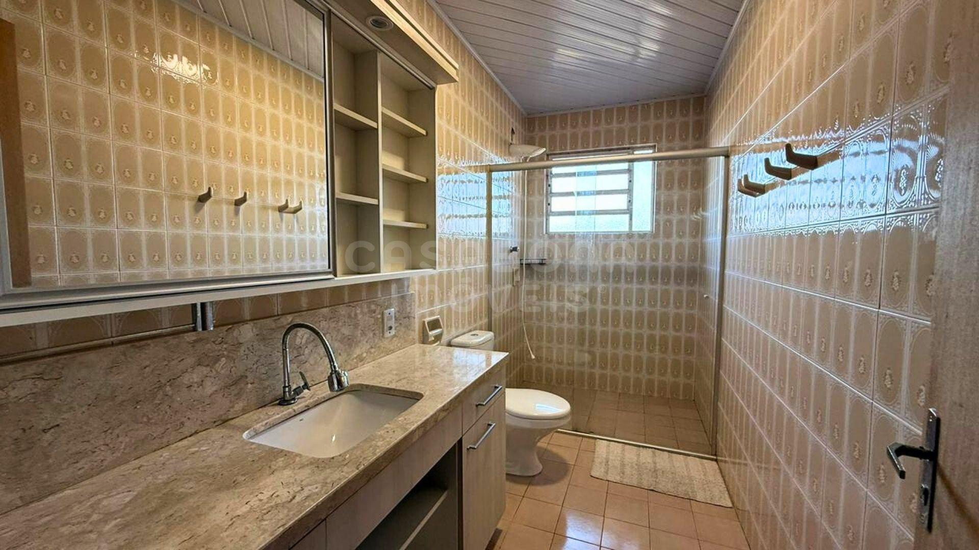 Casa de Esquina em Areias Brancas – Amplitude, Conforto e Localização Privilegiada