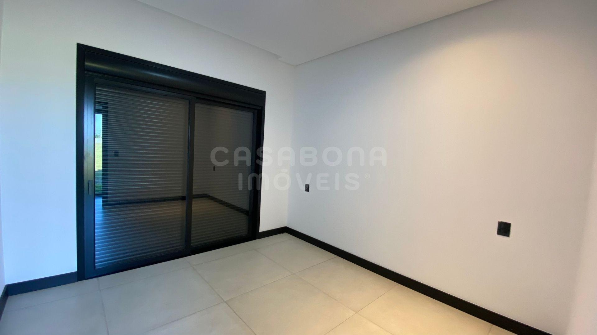 Casa nova de alto padrão em condomínio fechado com estrutura completa!