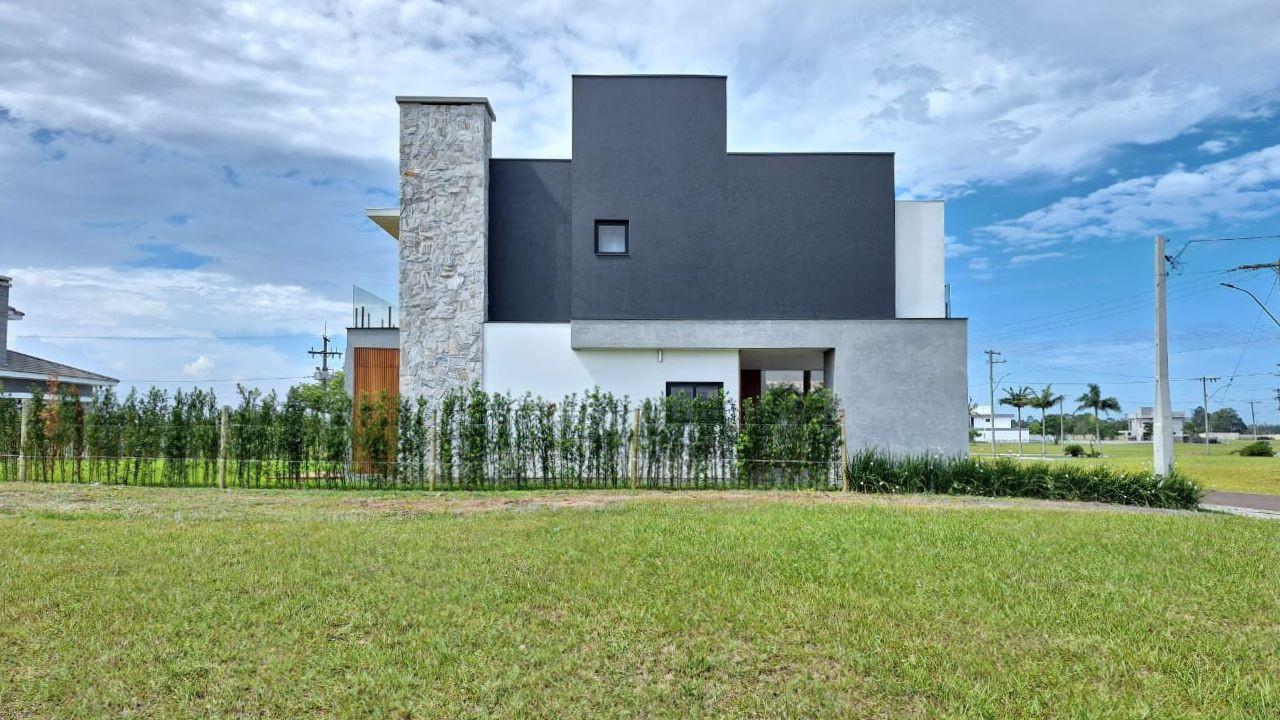 Residência Sofisticada em Condomínio Fechado - Arroio do Sal