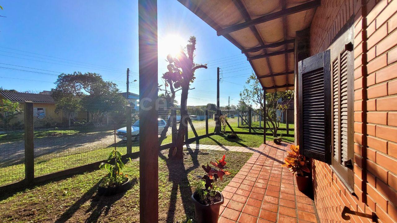 Casa com suíte e lareira a 350 metros da praia – Bairro Bom Jesus