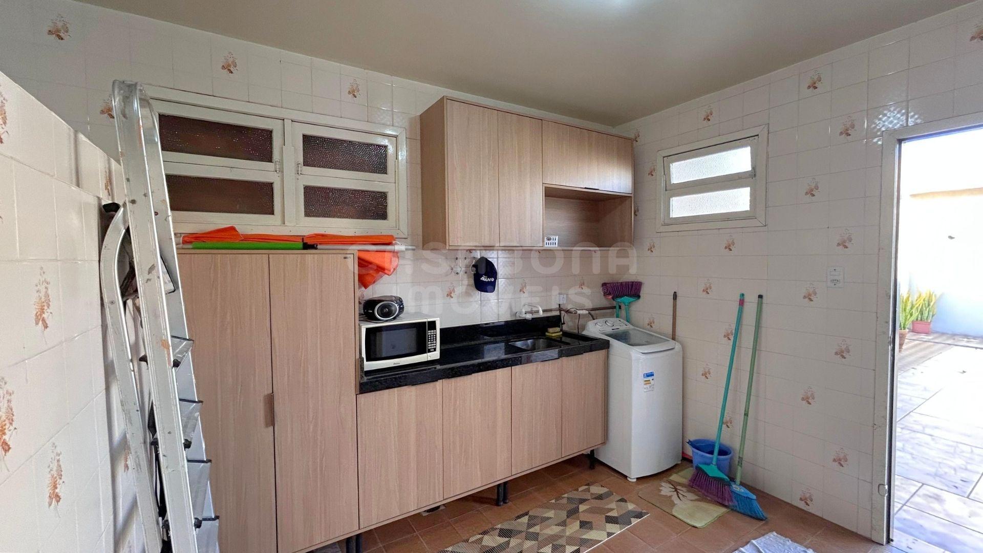 Casa com amplo pátio no Jardim Olívia – 300 metros do mar