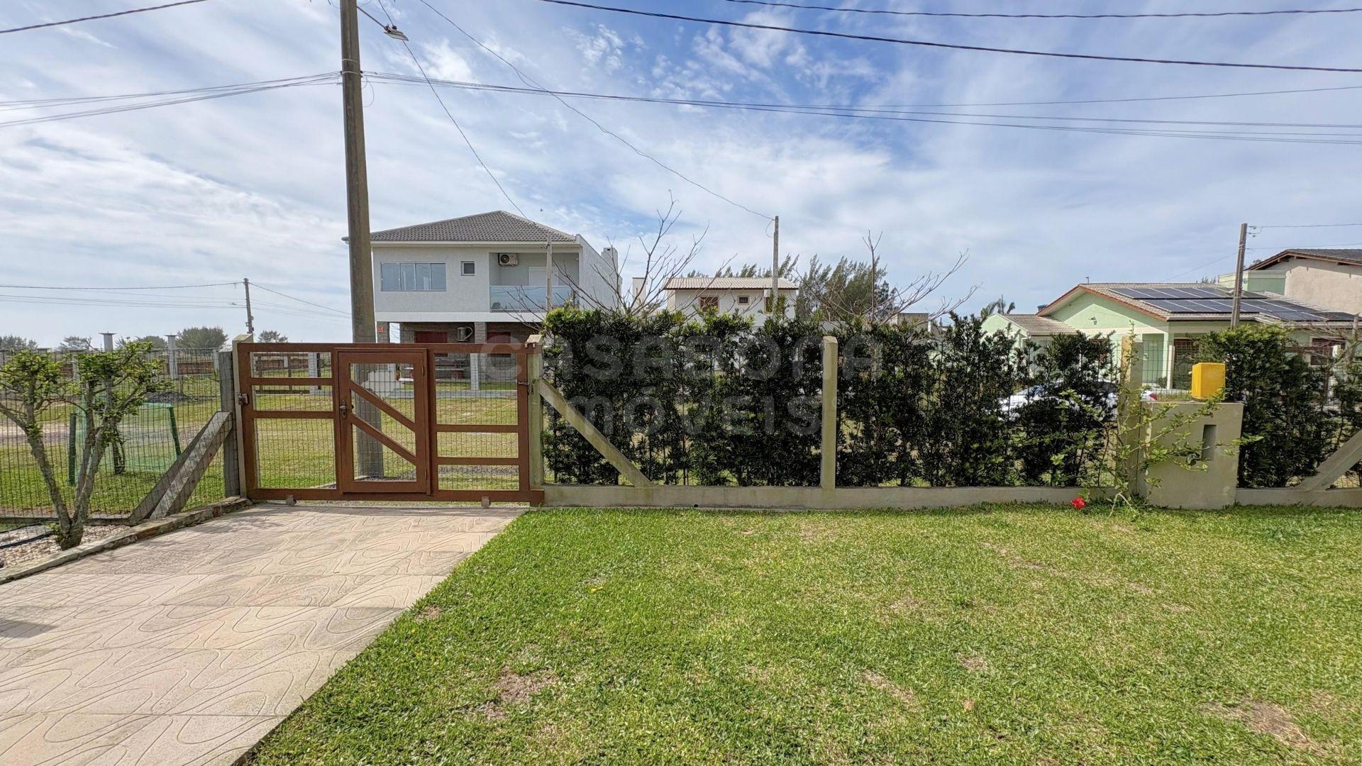 Casa semi mobiliada a 100 metros do mar no Bairro Alfa – Arroio do Sal