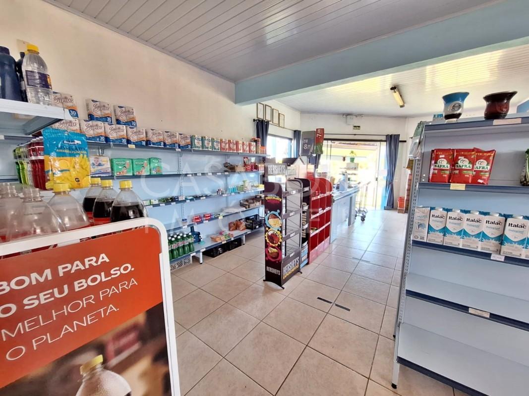 Oportunidade de Negócio: Ponto de Supermercado com Terreno Amplo