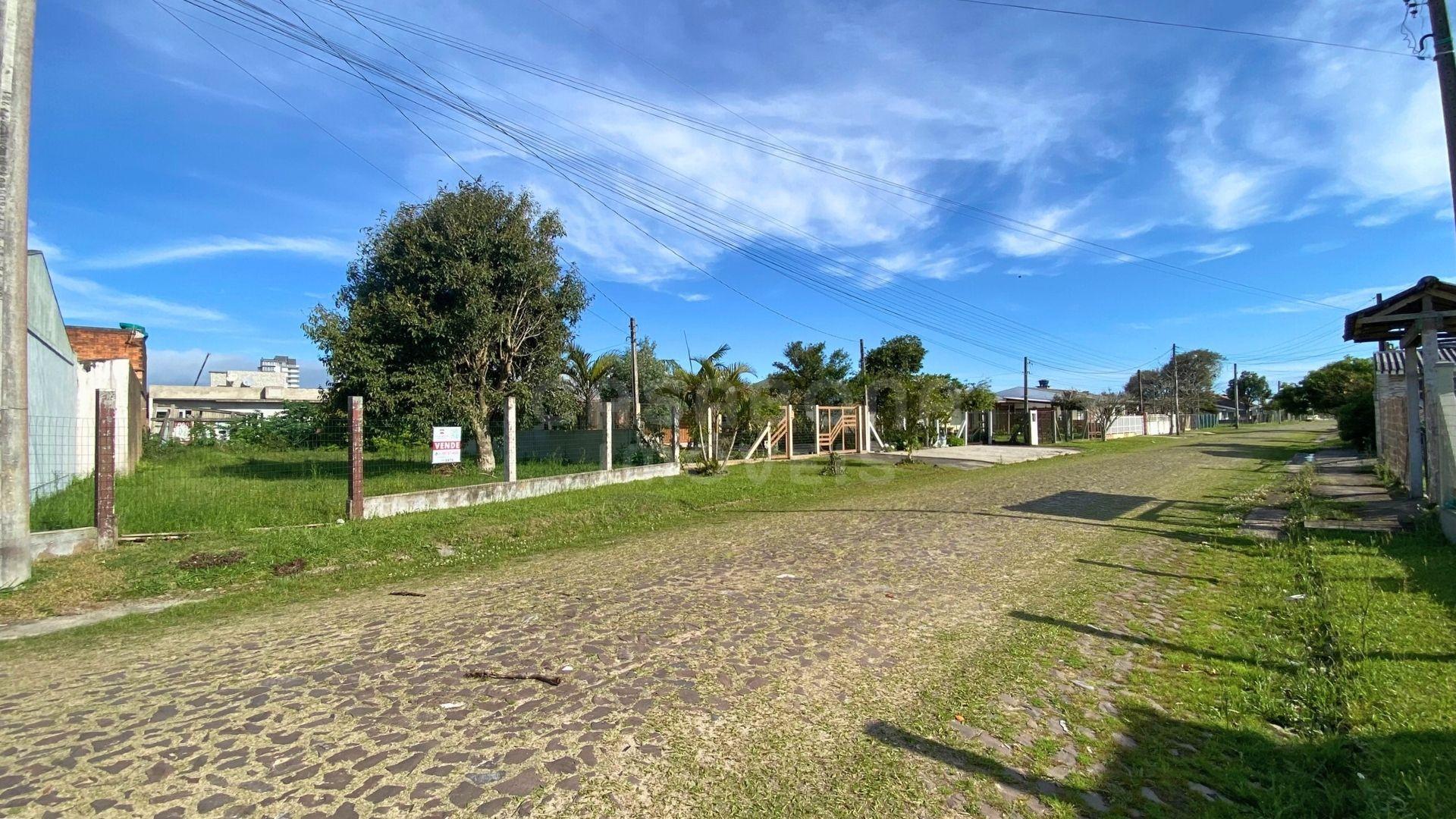 Terreno amplo no bairro Malinsky – localização privilegiada e próximo ao mar