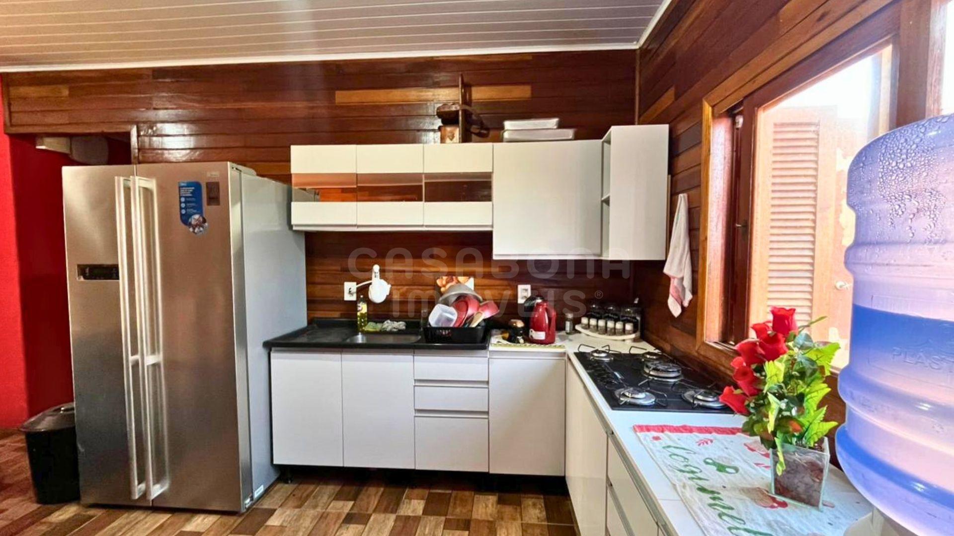 Casa de Madeira com Piscina e Suíte com Hidromassagem em Torres