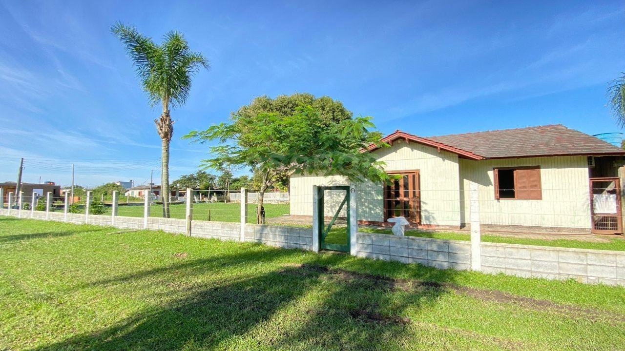 Casa Espaçosa em Bismar, Arroio do Sal: Conforto e Proximidade