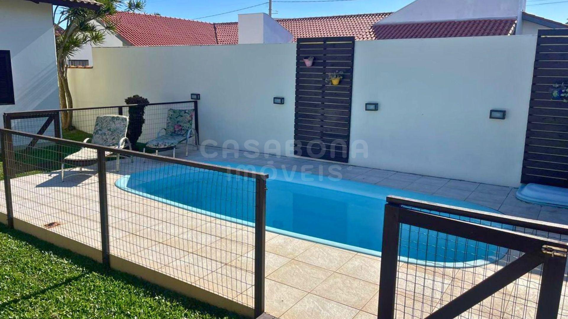 Casa Imponente com Piscina e Espaço Gourmet em Torres