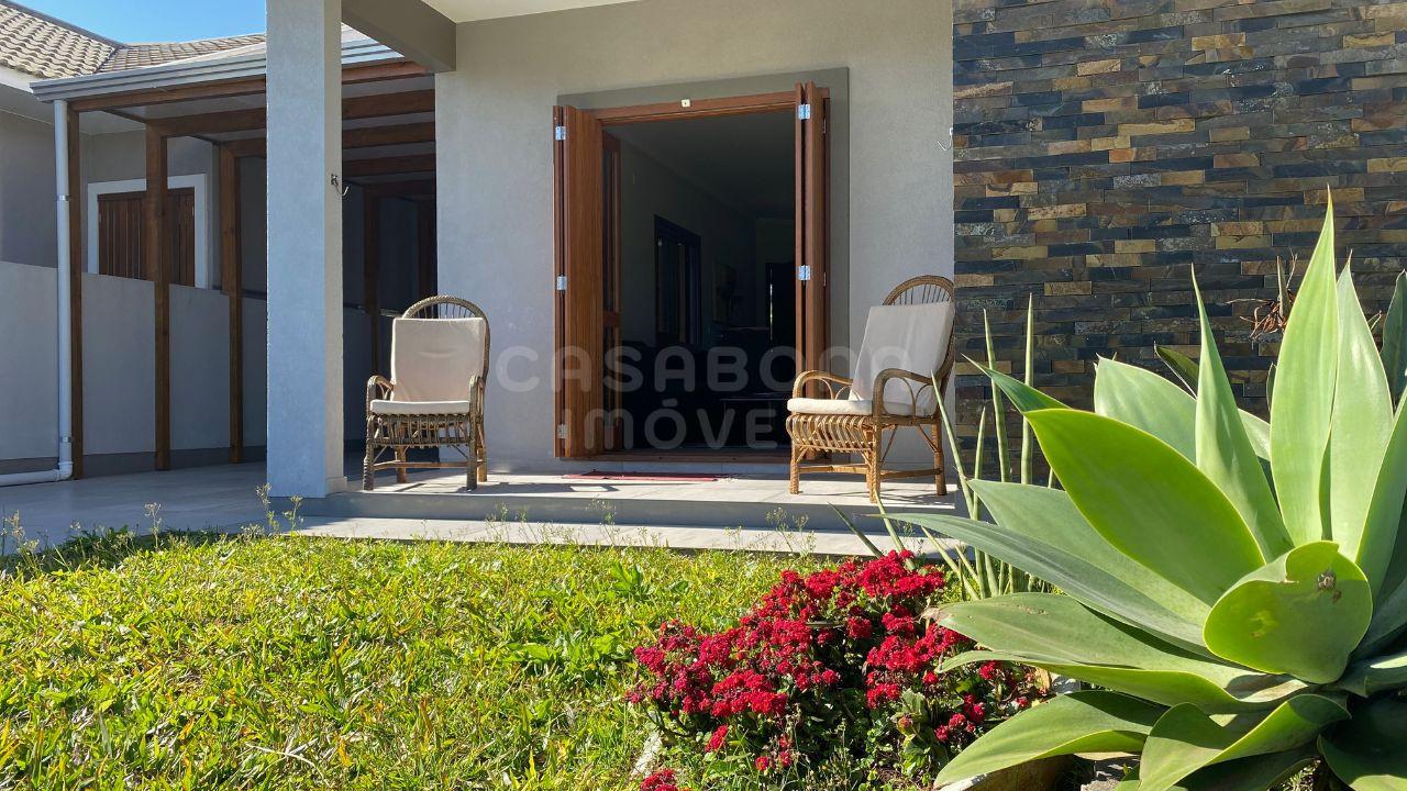 Casa à Venda em Arroio do Sal - Bairro São Pedro, Próxima à Praia