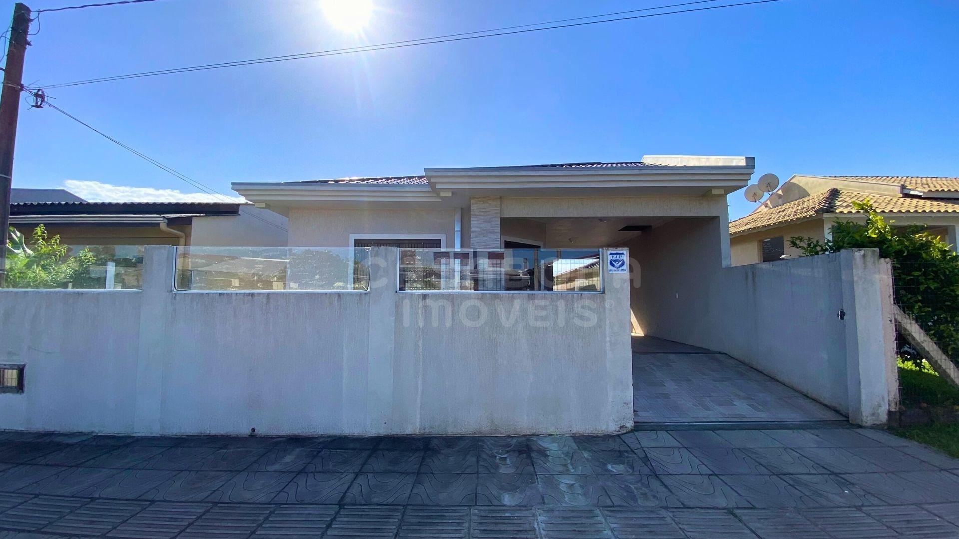 Casa moderna com piscina e quiosque no bairro Verde Mar em Arroio do Sal