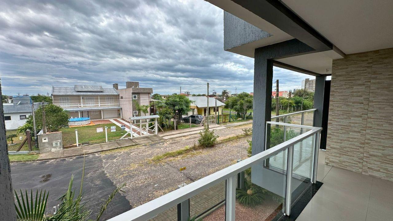 Espaçosa Casa de Esquina em Arroio do Sal - 800m do Mar