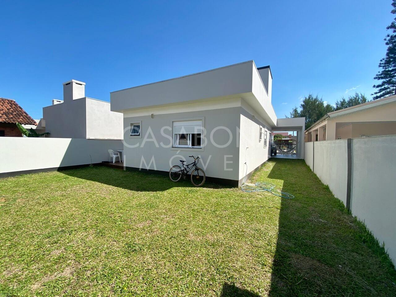 Refúgio à Beira-Mar: Residência Espaçosa no Balneário São Paulo