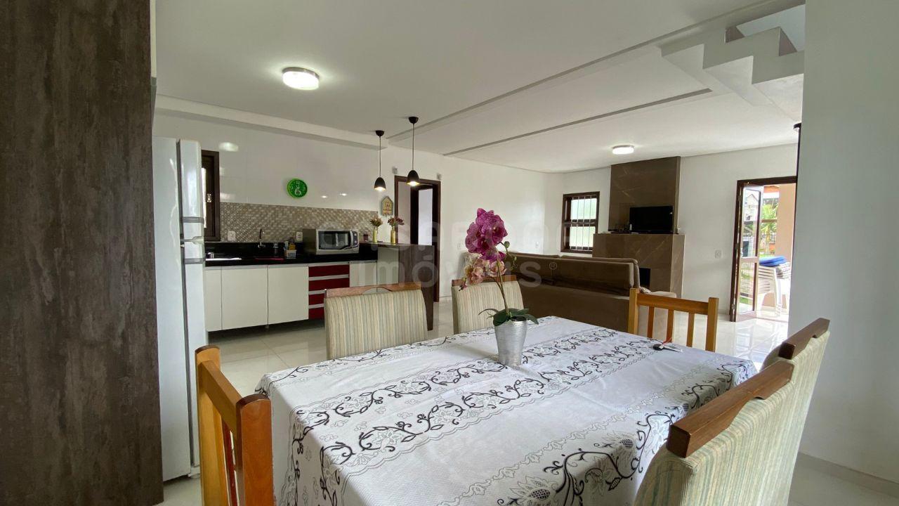 Casa de Esquina no Centro de Arroio do Sal