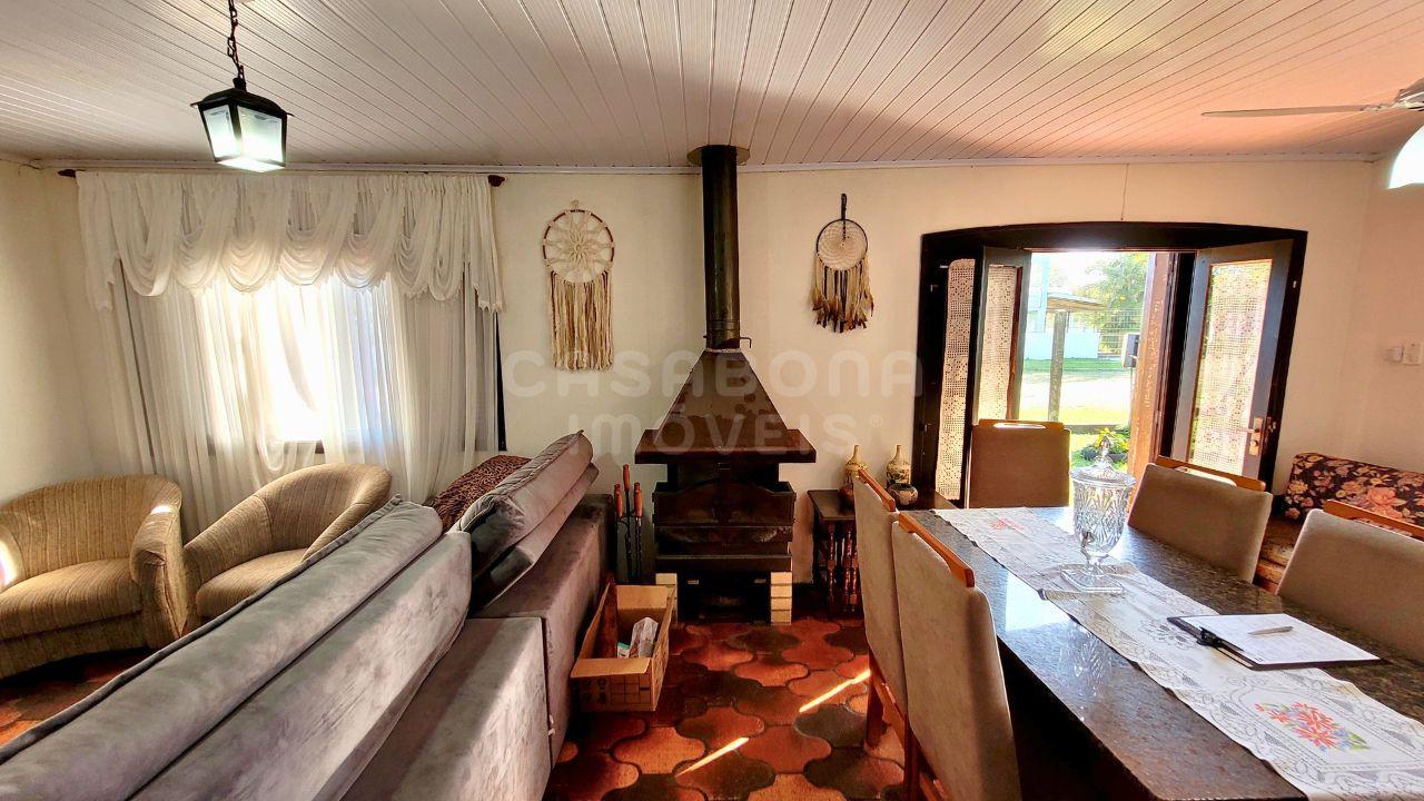 Casa com suíte e lareira a 350 metros da praia – Bairro Bom Jesus