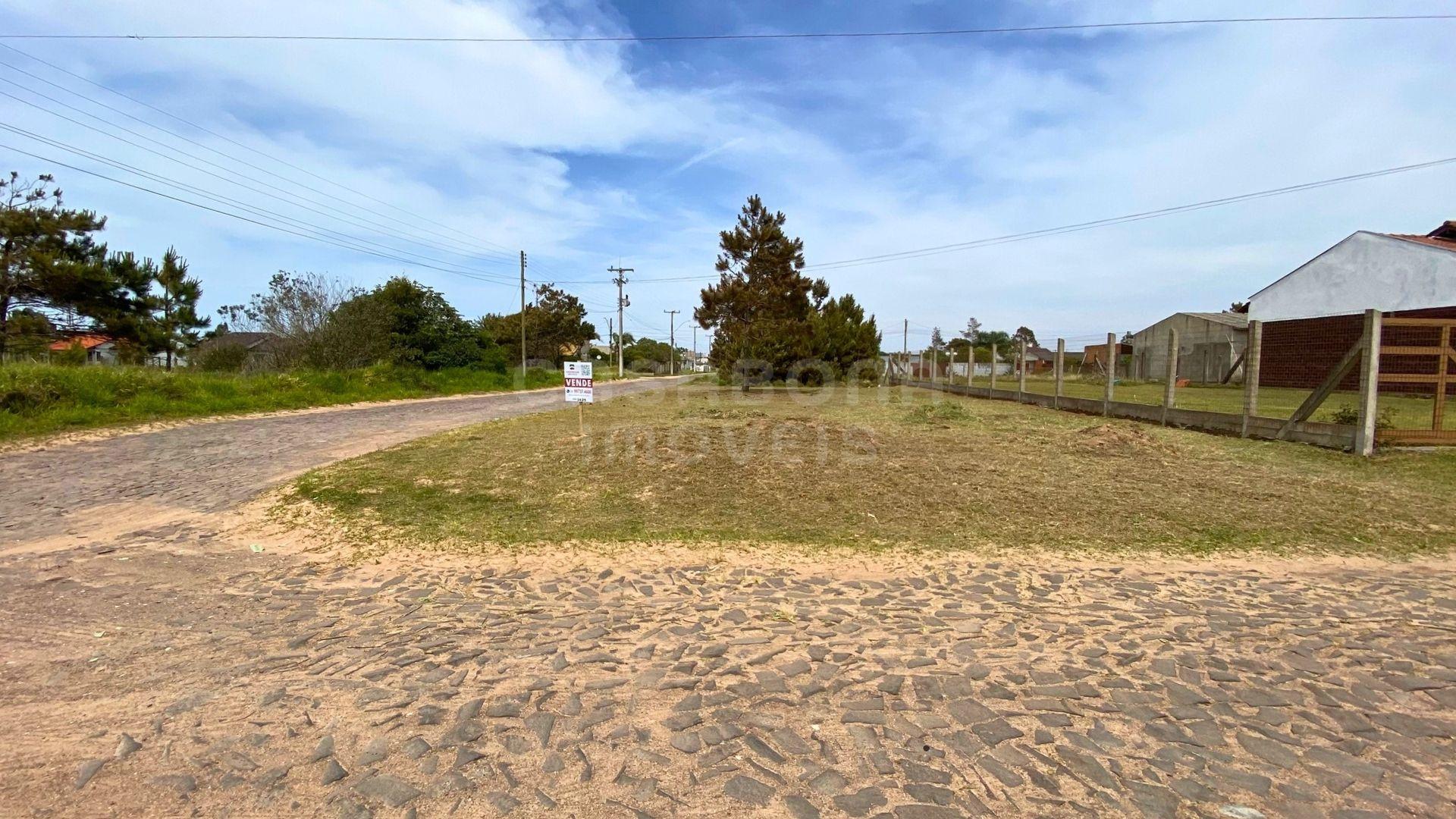 Terreno de Esquina com Posição Solar Norte no Bairro Paraíso em Torres