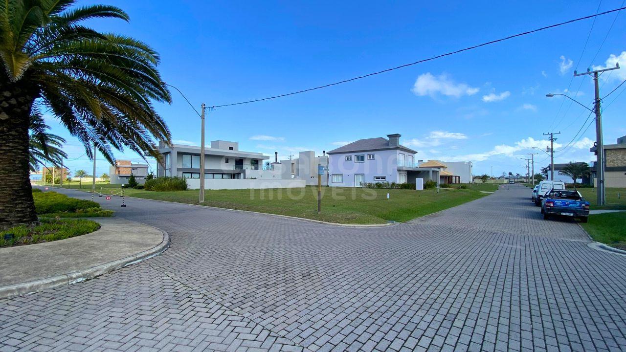 Lote de Esquina à Venda no Condomínio Arenas Curumim – Capão da Canoa