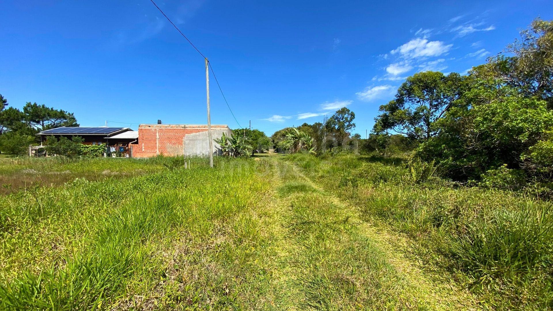 Terreno com Posição Solar Norte em Localização Perfeita para Construir