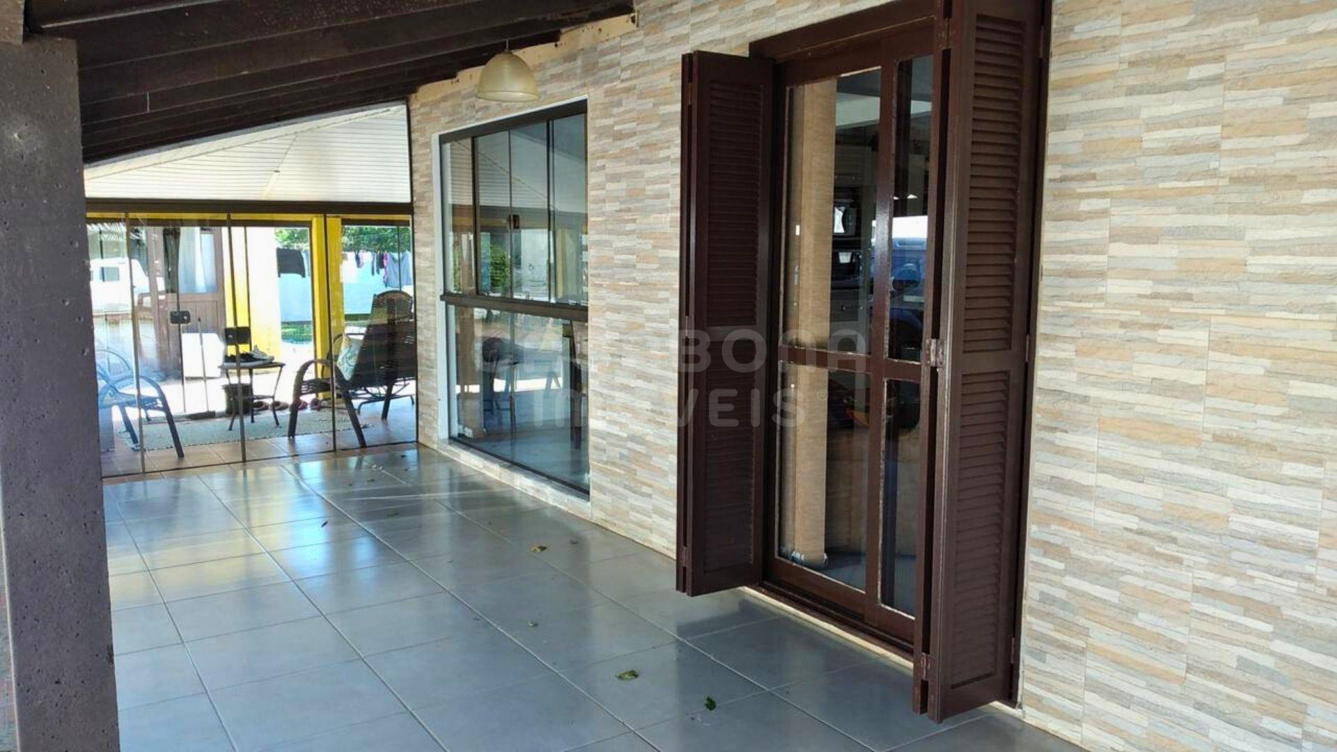 Casa com Amplo Espaço e Lazer em Arroio do Sal