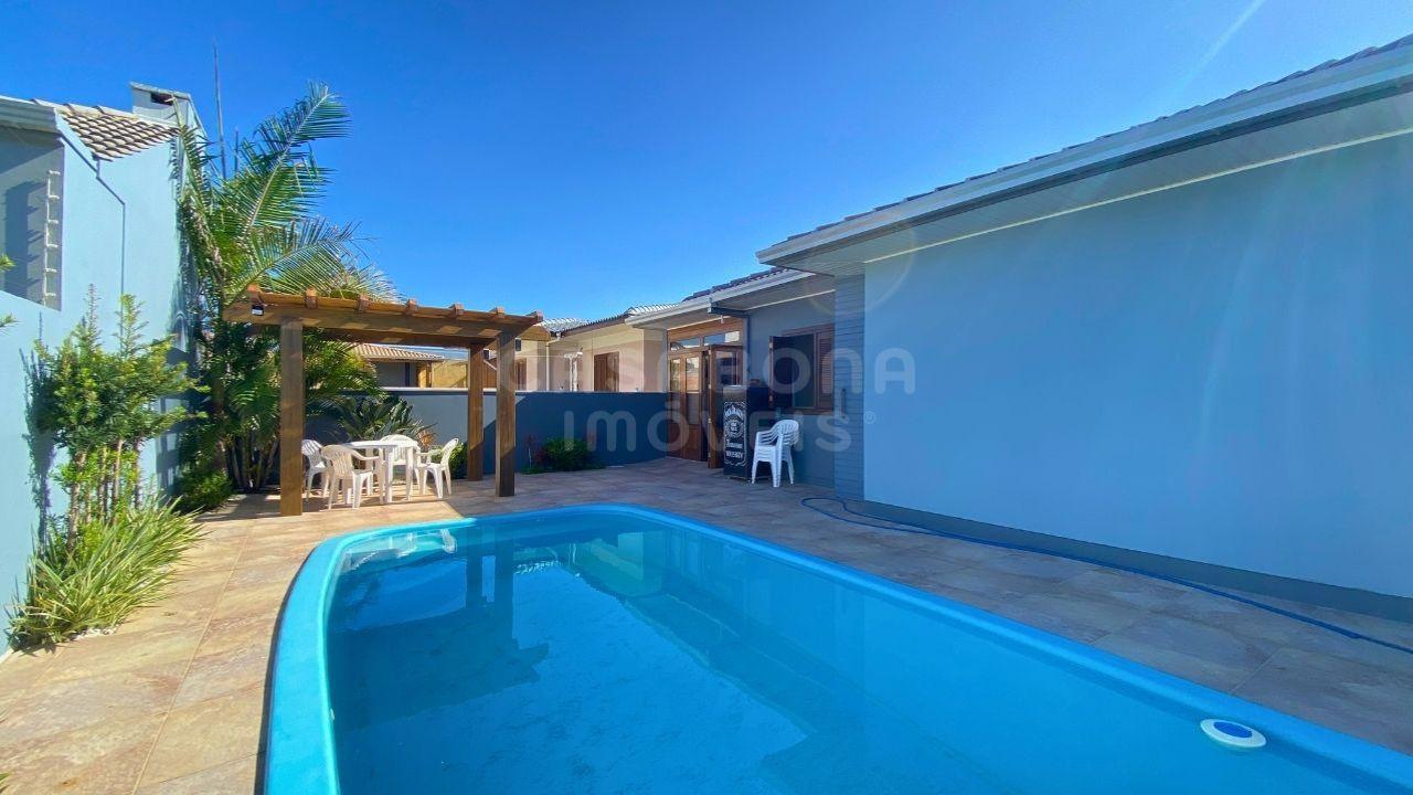 Casa Mobiliada com Piscina a Poucos Passos da Praia em Arroio do Sal