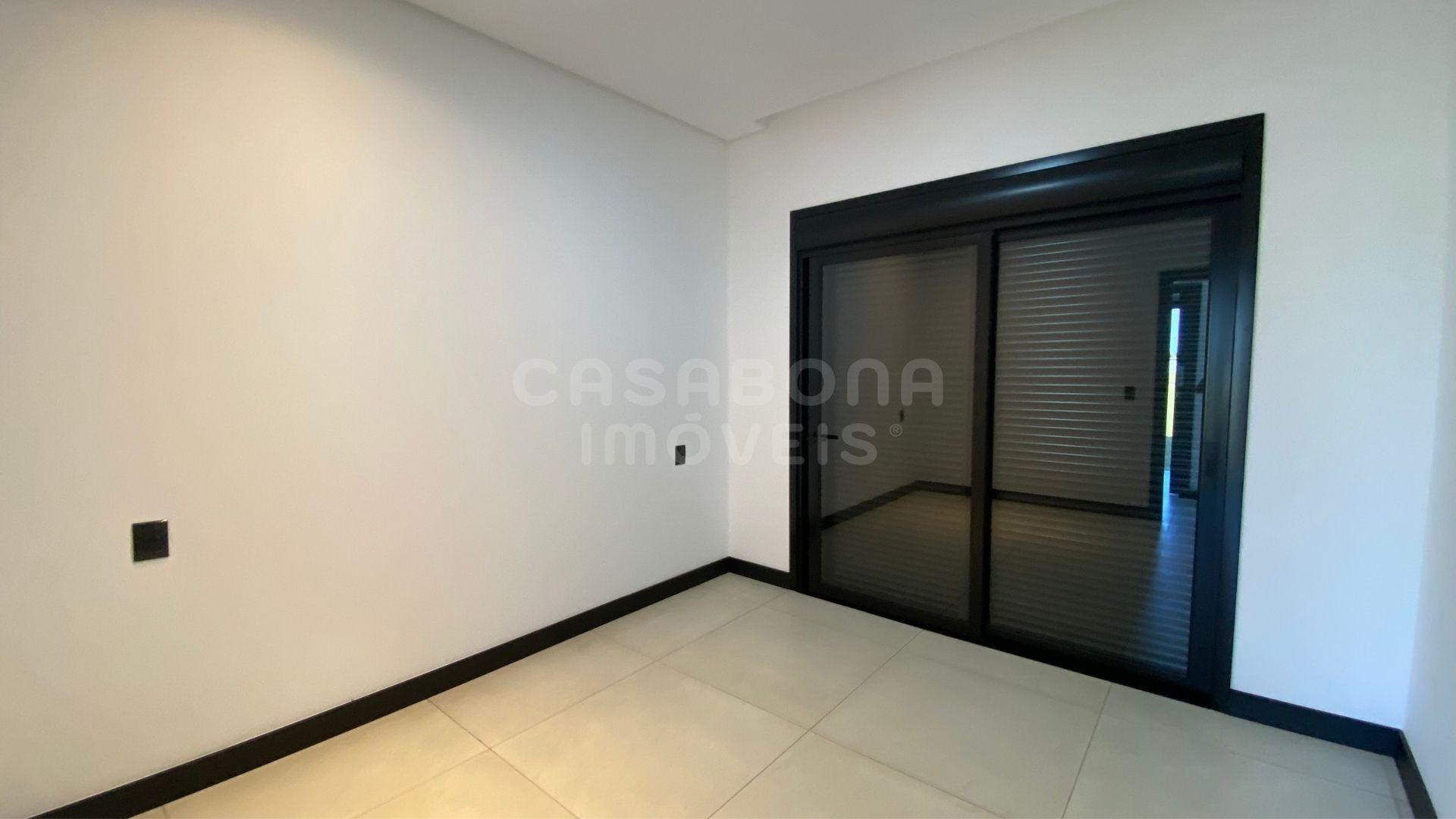 Casa nova de alto padrão em condomínio fechado com estrutura completa!