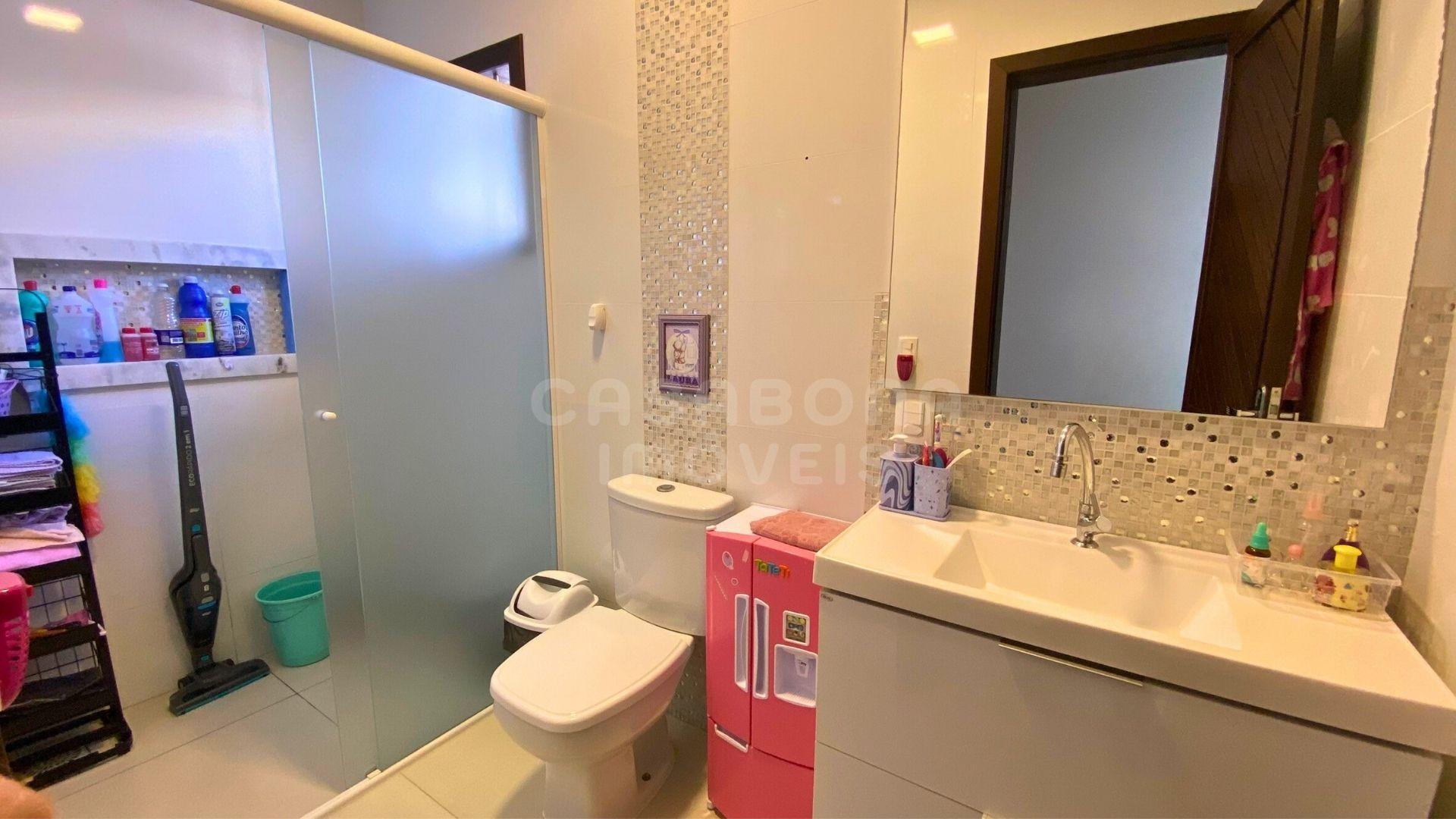 Casa moderna com piscina e quiosque no bairro Verde Mar em Arroio do Sal