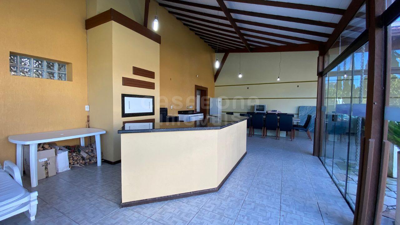 Casa de Esquina com Amplo Terreno e Piscina – Arroio do Sal