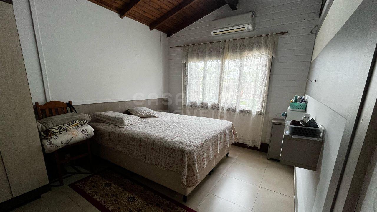 Casa de Esquina Mobiliada no Centro de Arroio do Sal – A 490m da Praia