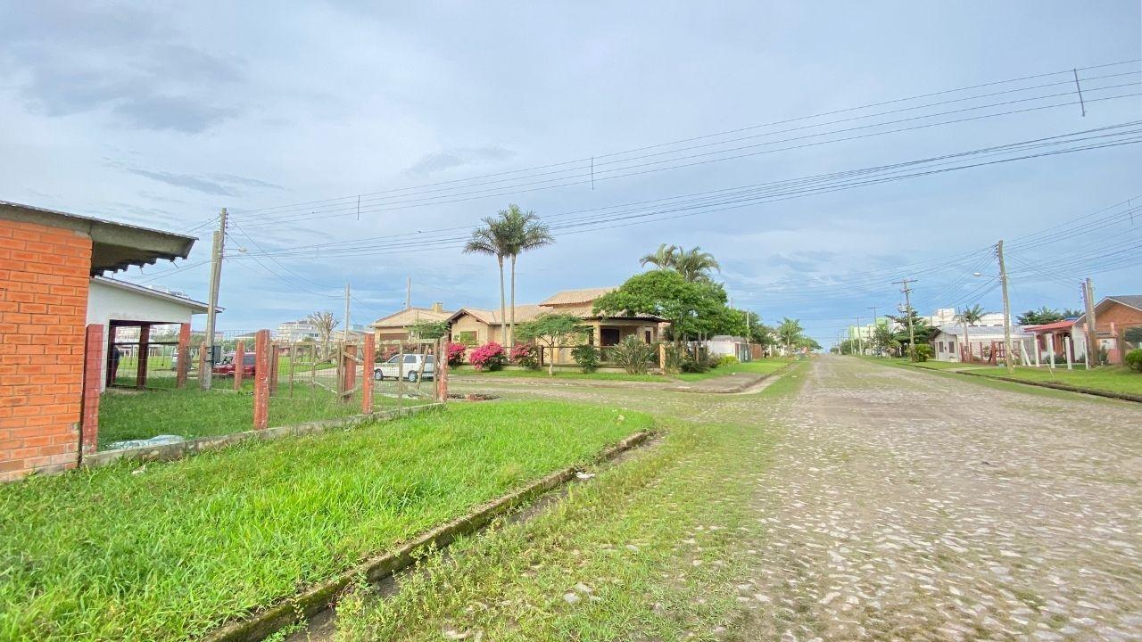 Oportunidade de Investimento em Arroio do Sal: Duplex para Renovação em Areias Brancas