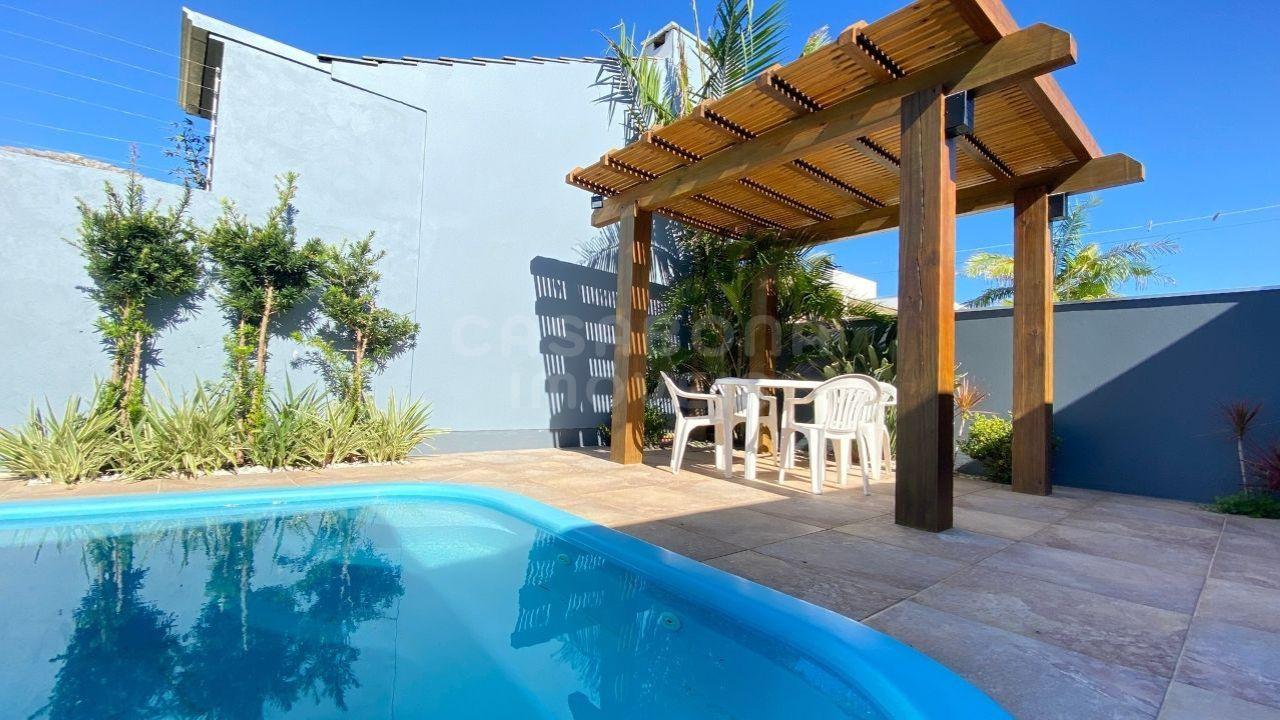 Casa Mobiliada com Piscina a Poucos Passos da Praia em Arroio do Sal