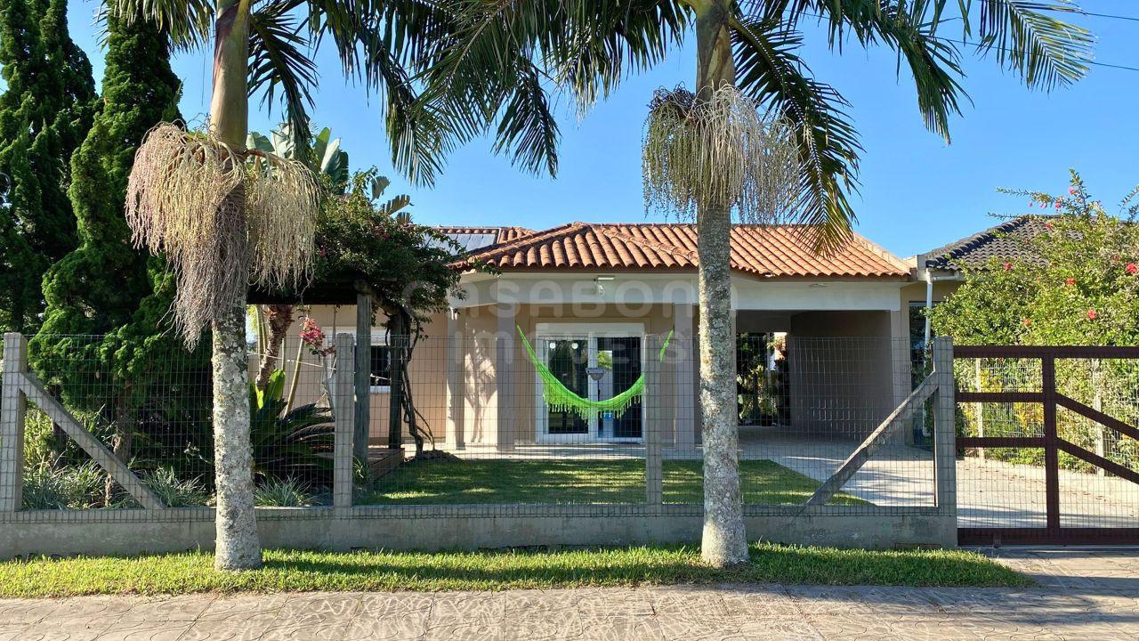 Casa Mobiliada com Piscina a 500m da Praia no Bairro Vista Alegre