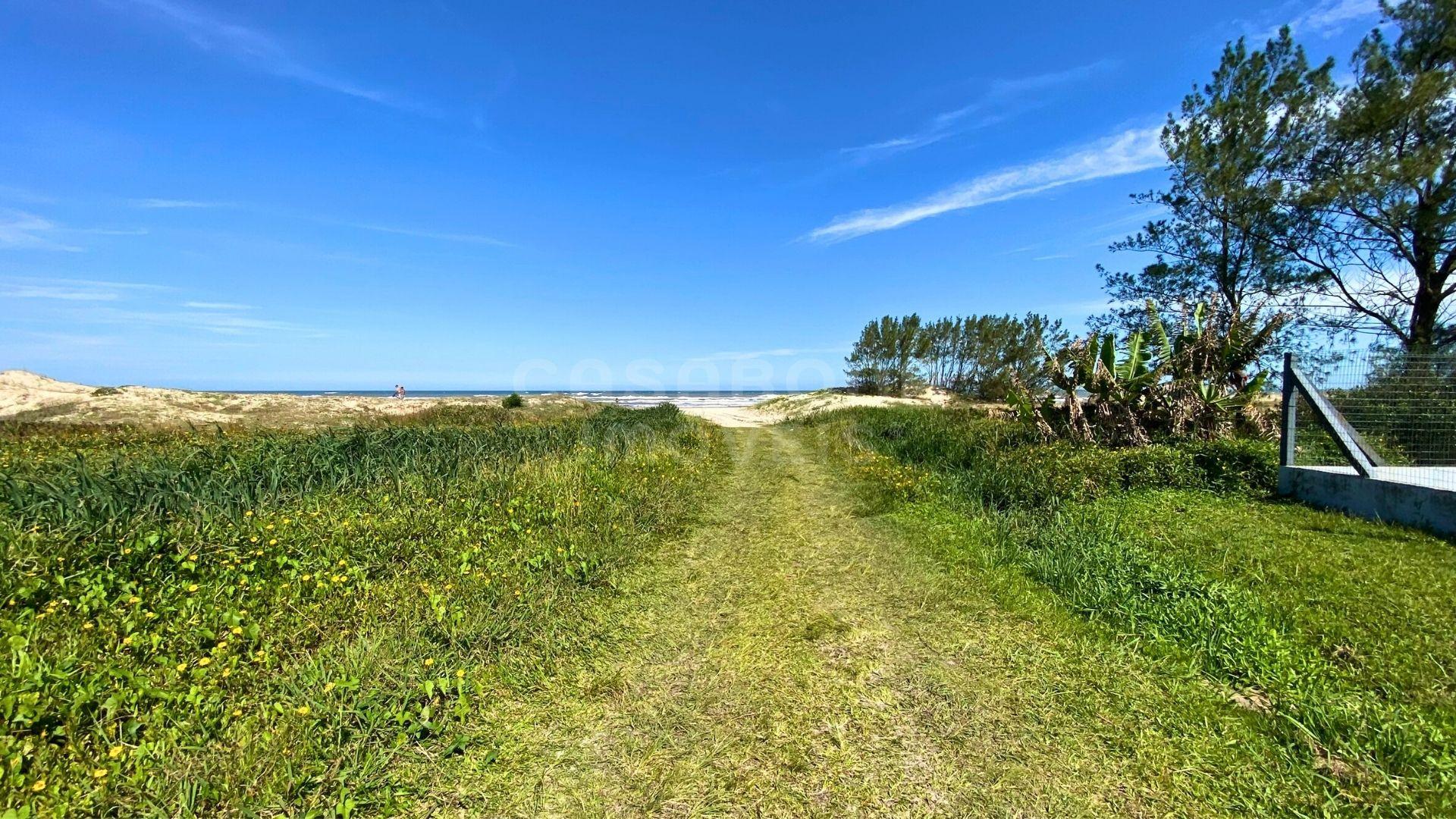 Terreno Exclusivo no Jardim Raiante a Apenas 30 Metros da Praia